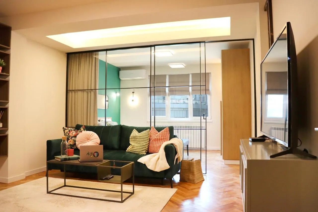 Stylish And Quiet Apt With Balcony ソフィア 0*,  ブルガリア
